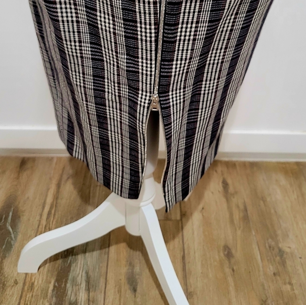 Victoria Beckham Black and White Check Midi Dress | Size 8 - Picture 4 of 7